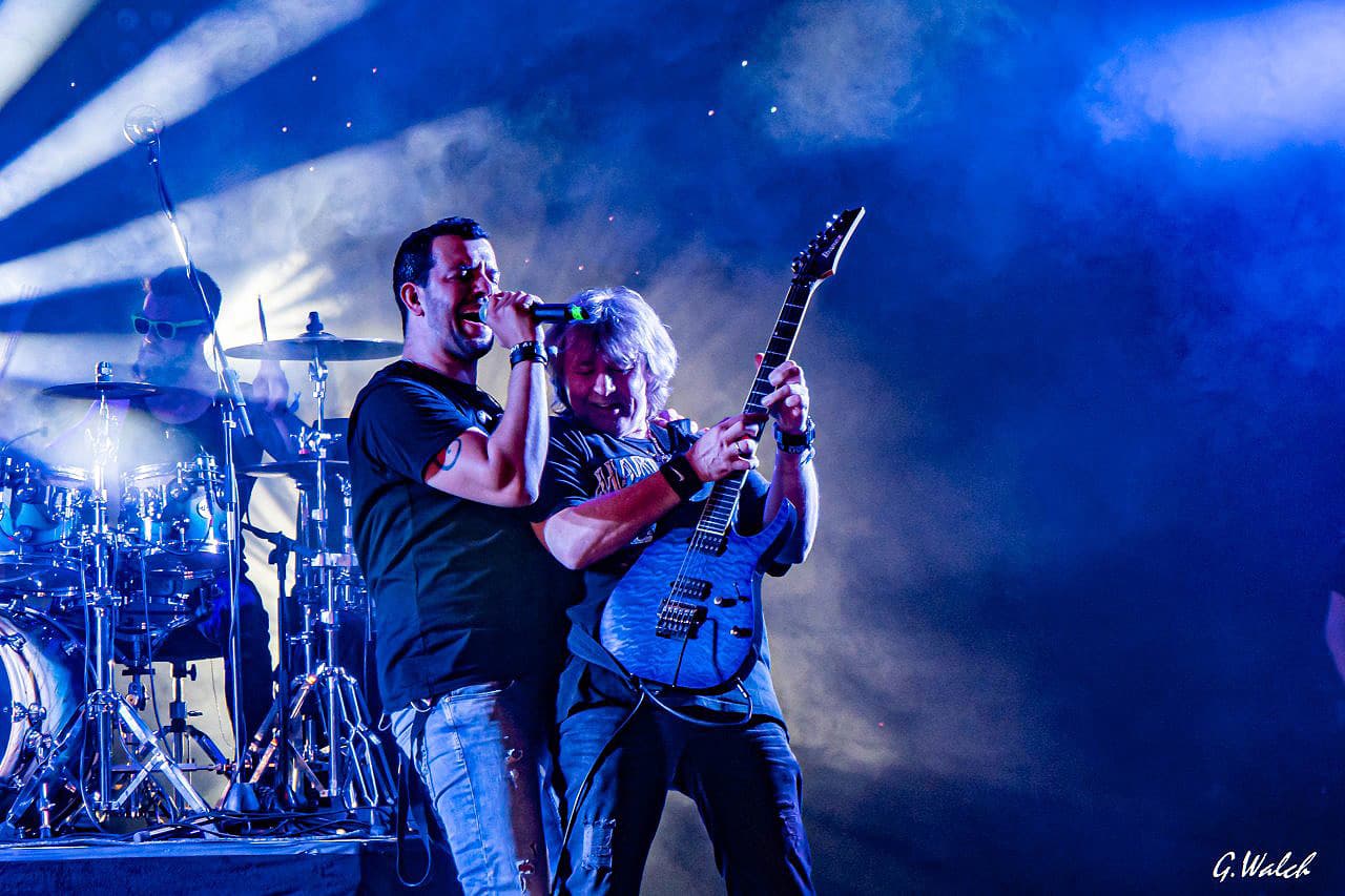 Utzi von Friendly Elf live auf der Bühne